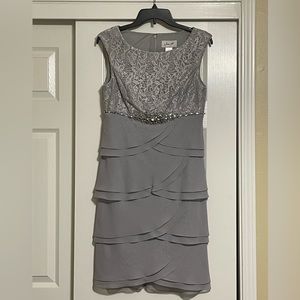 NWT Jessica Howard gray/silver tiered and lace dress